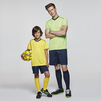 KIT SPORT UNITED : Kit de sport avec t-shirt et short.